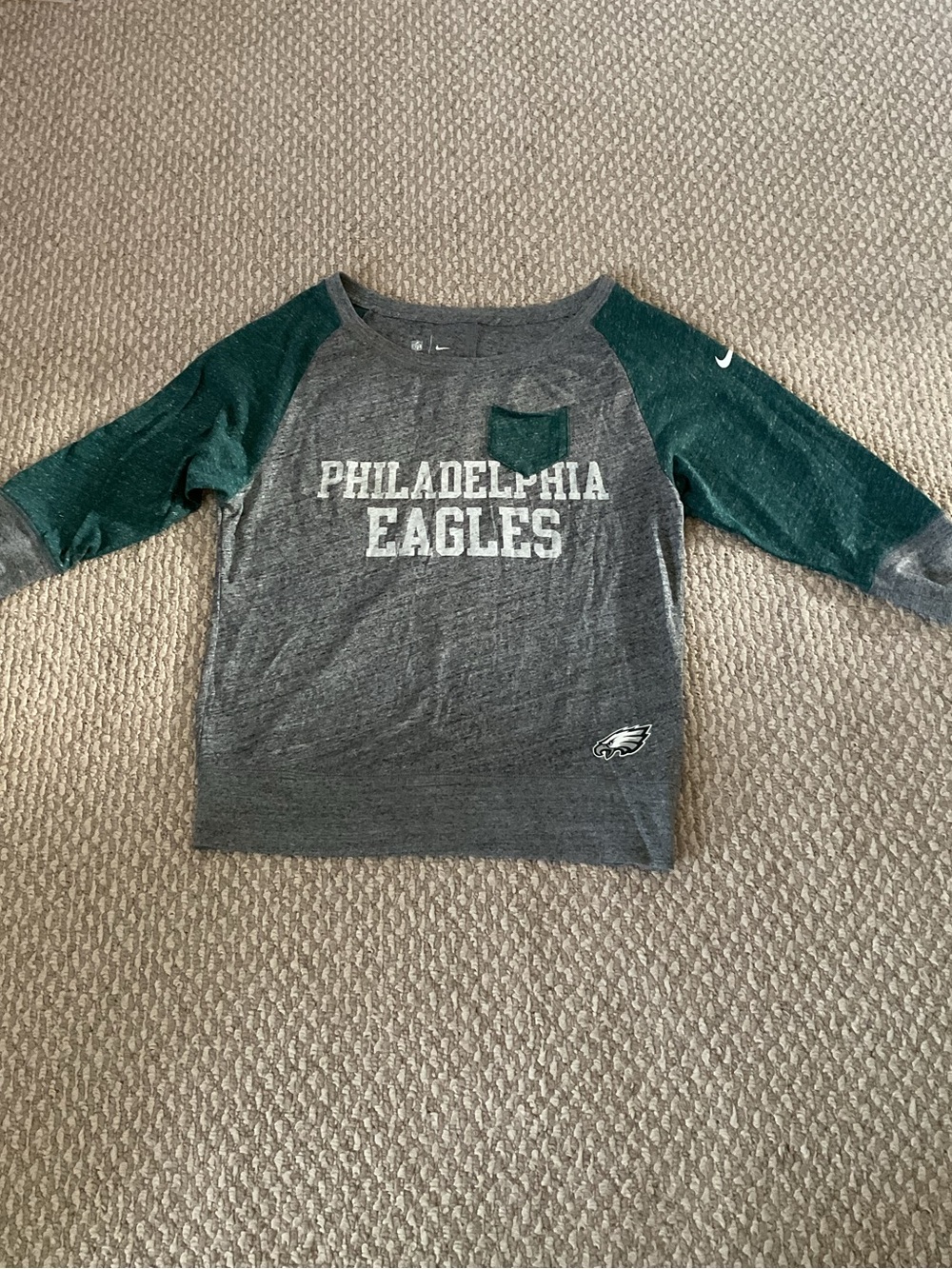 Nike Women’s Philadelphia Eagles Gray & Green Raglan Sweatshirt